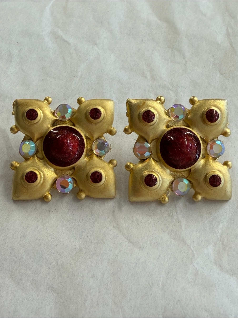 Earrings Gold-Tone Red Cabochon